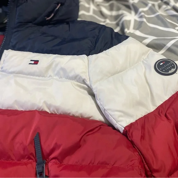 TOMMY HILFIGER PUFFER JACKET (USED less than 5 times)